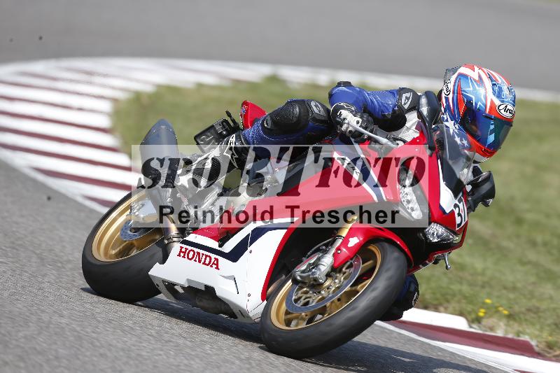 Archiv-2025/49 26.08.2025 Cornu Master School ADR/rot-rouge/37